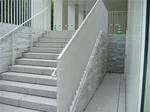 Масивне камене степенице за баштенске стазе